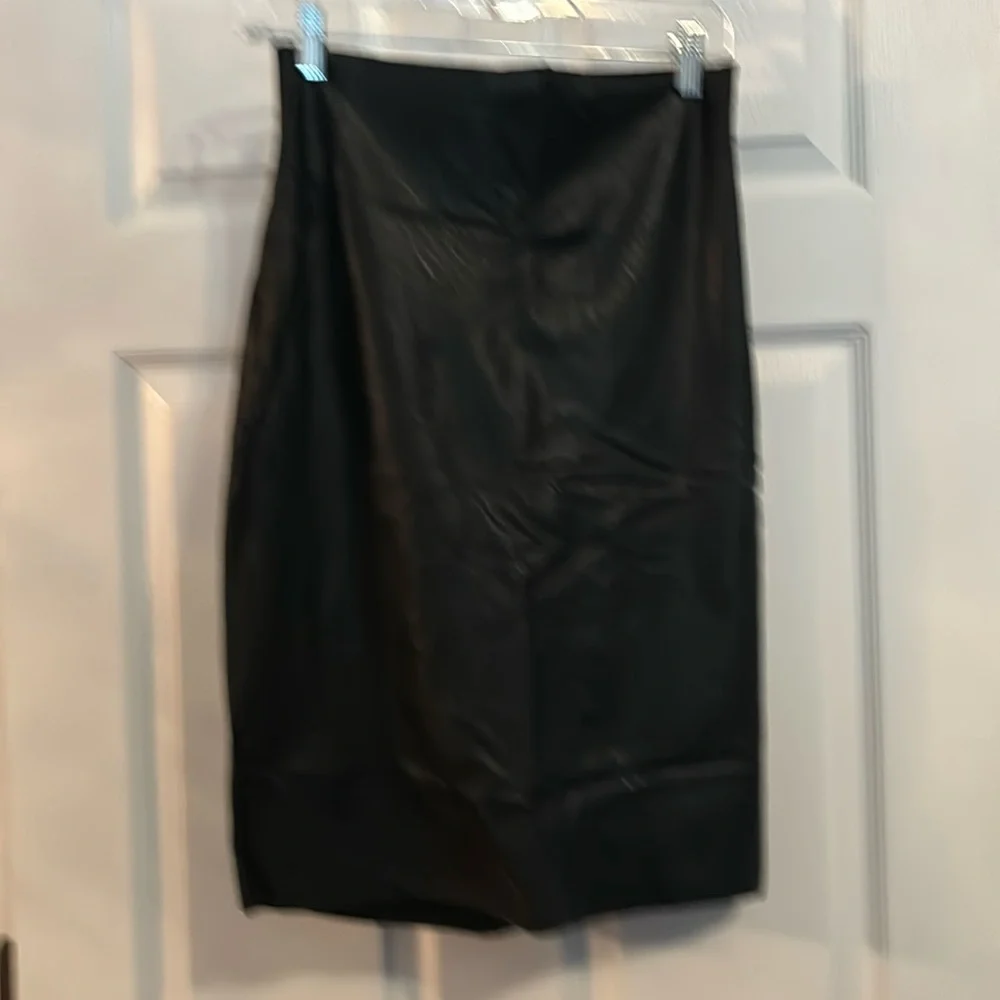 NWT COMMANDO FAUX LEATHER PERFECT PENCIL SKIRT - Picture 1 of 3
